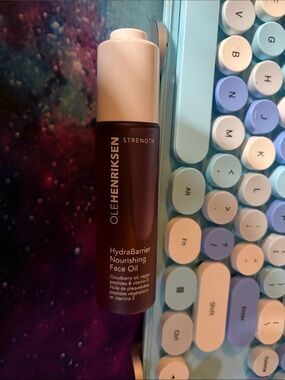 Ole Henriksen HydraBarrier Nourishing Face Oil - Plum Bottle with White Cap